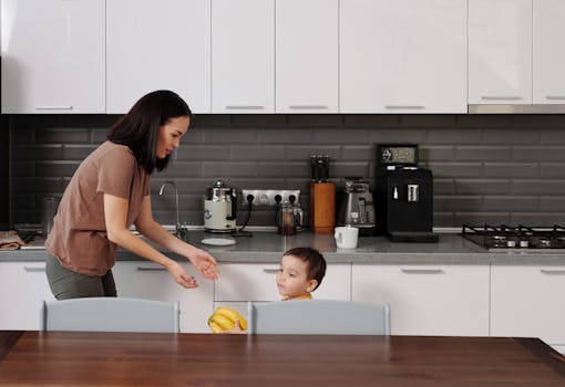 image of a parent communicating with daycare staff